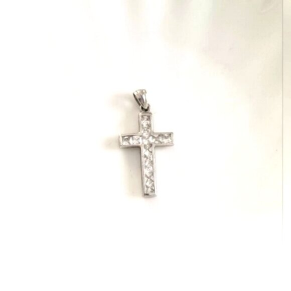 Gorgeous Vintage Sterling Silver 925 Princess Cut Cubic Zirconia Cross Pendant - Picture 2 of 4